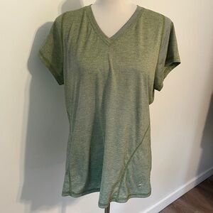 Mountain Hardwear Women’s Green Micro Stripe T-Shirt – Size XL